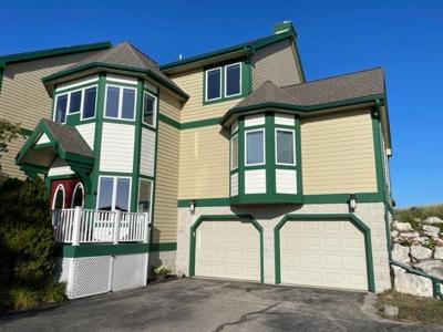 262 N Lakeshore Drive