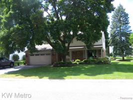 2735 ARMSTRONG Drive