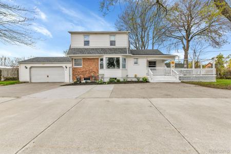28 GRATIOT Boulevard