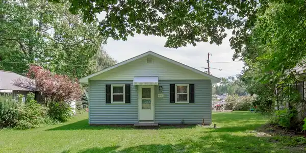 52571 Lakeshore Drive