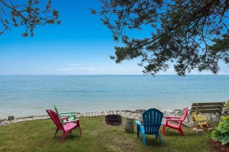 8684 N Bayshore