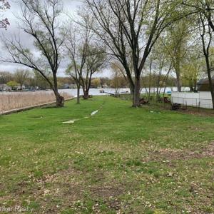 5541 WALNUT W Circle