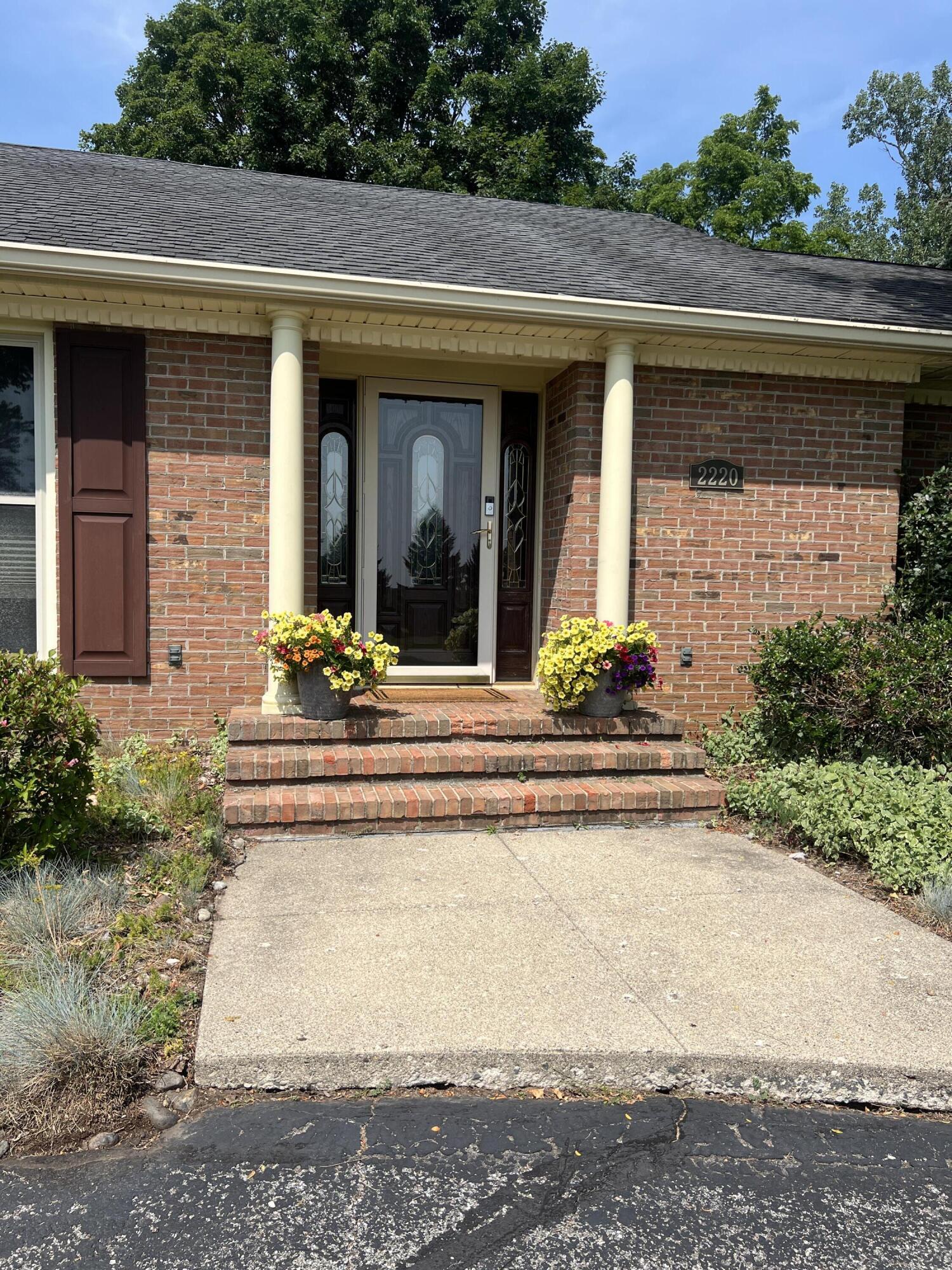 Image 2: entry