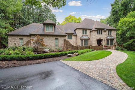 5365 HIDDEN PINES Drive
