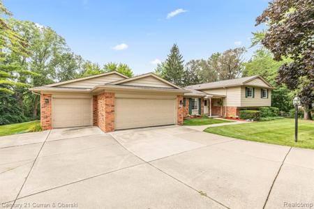 4372 MACQUEEN Drive