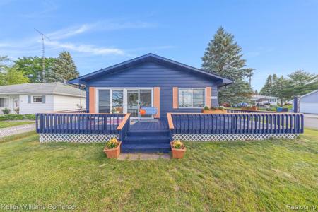 2121 HEIGHTSVIEW Drive