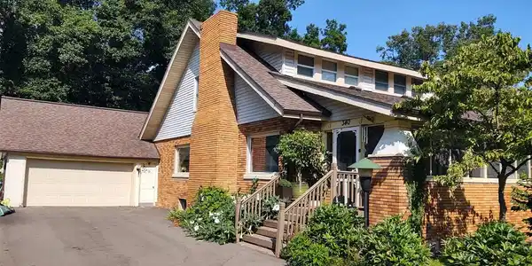 340 HICKORY NUT Drive