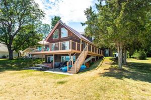 1422 N Lakeshore