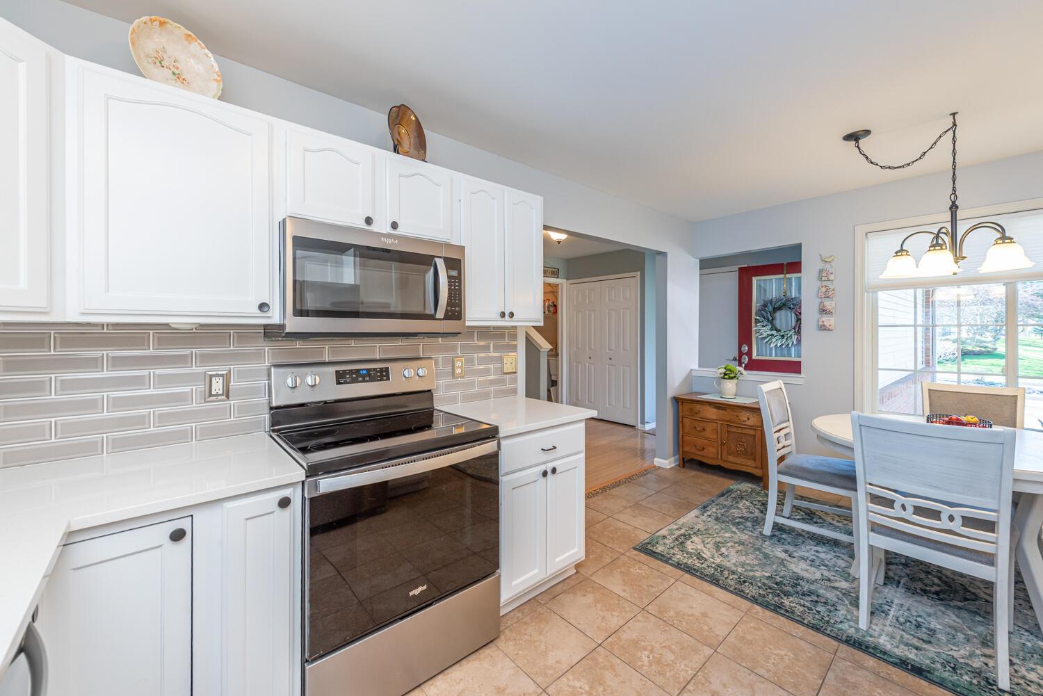 Image 3: kitchen