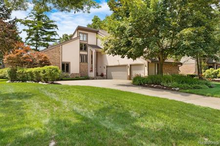 8325 WOODSPUR Drive