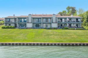 1715 N RIVER N Road