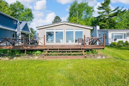8723 Lakeshore Road