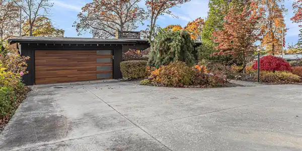 8 Hiawatha Drive