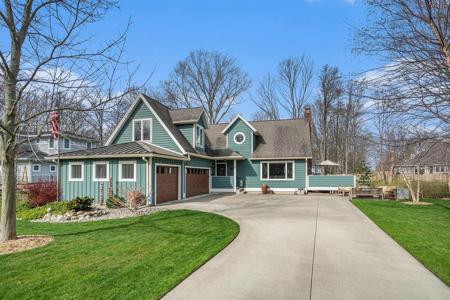 8 Columbine Drive