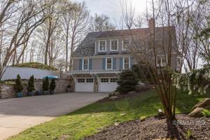 6179 Lakeshore Drive