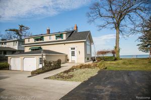 5076 LAKESHORE Road