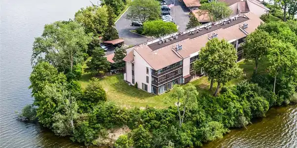 530 Cliffs Drive