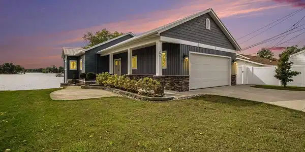 5 Woodrow Court