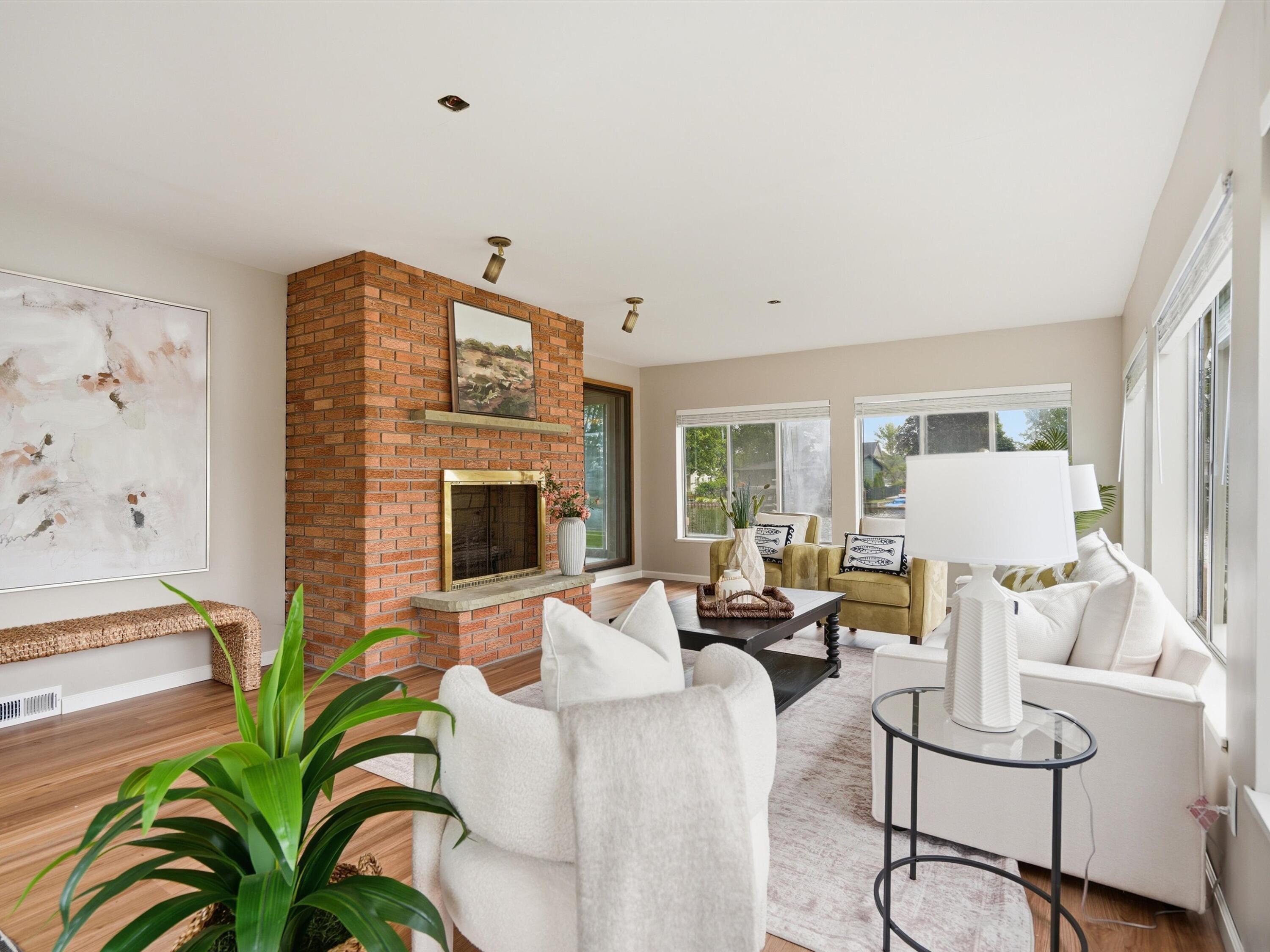 Image 2: Four Season Sunroom