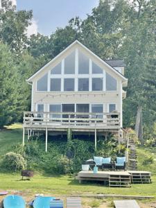 727 Treasure Island Circle