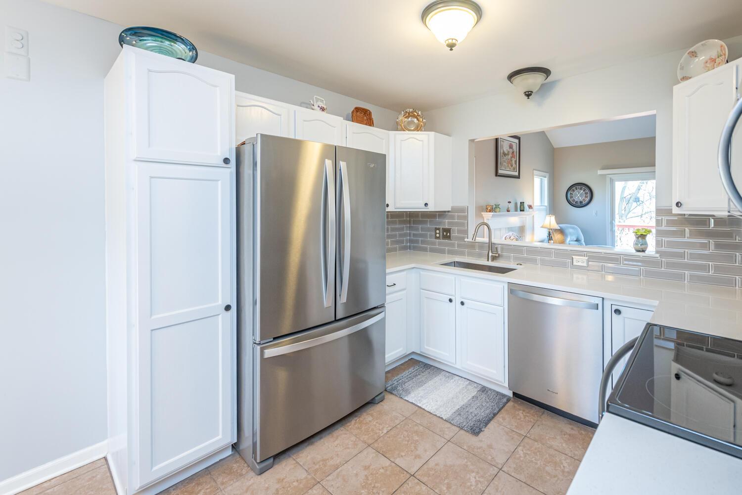 Image 4: kitchen