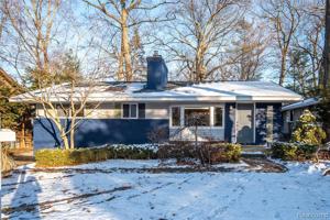 1483 BENVENUE Street