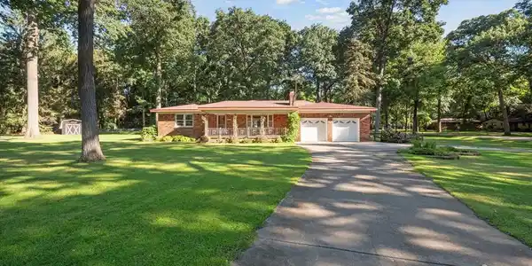 2551 PARKINSON Boulevard