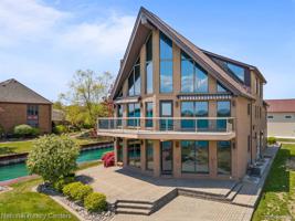 2002 E PARK Drive
