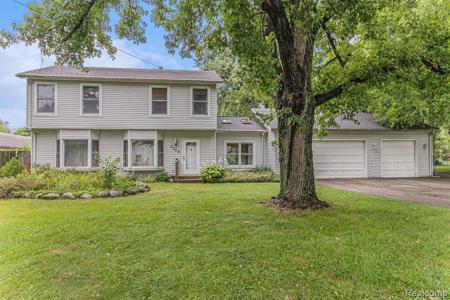 3329 LAKEVIEW Drive