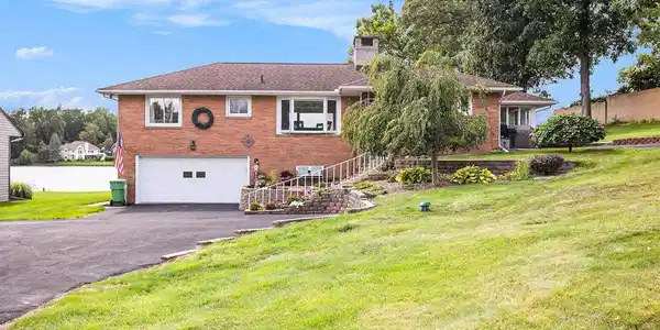 44 Hiawatha Drive