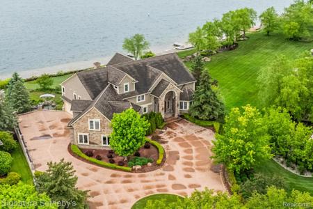 10611 Lighthouse Point