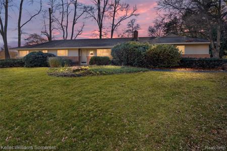 2129 Long Lake Shore Drive