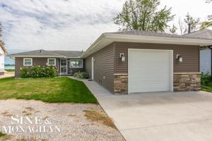 5669 Pointe Dr
