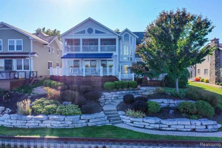 13211 Lakeshore Drive