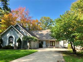 2956 WOODLAND Drive
