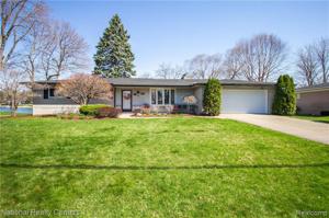 2876 ADLAKE Drive