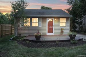 4040 CHENLOT Lane