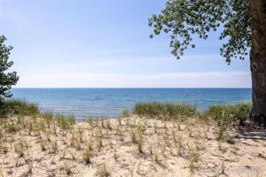 6401 Lakeshore Drive