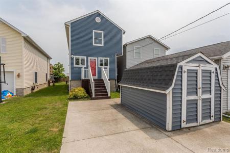 6988 LAKESHORE Drive
