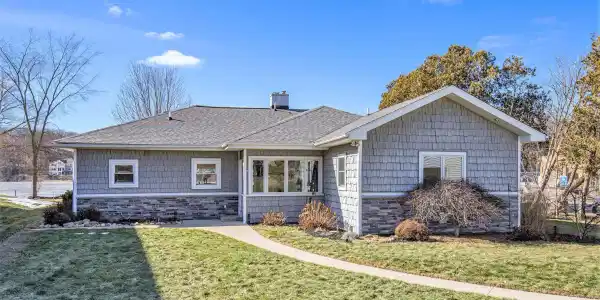 3049 Thorncrest Drive