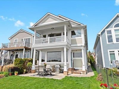 2011 W LAKE Drive