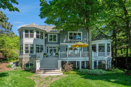 6059 Lakeshore Drive