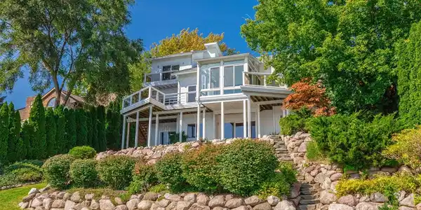 1555 HARWOOD Drive