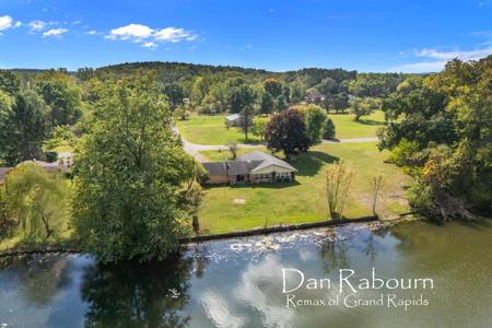 3261 River Lane