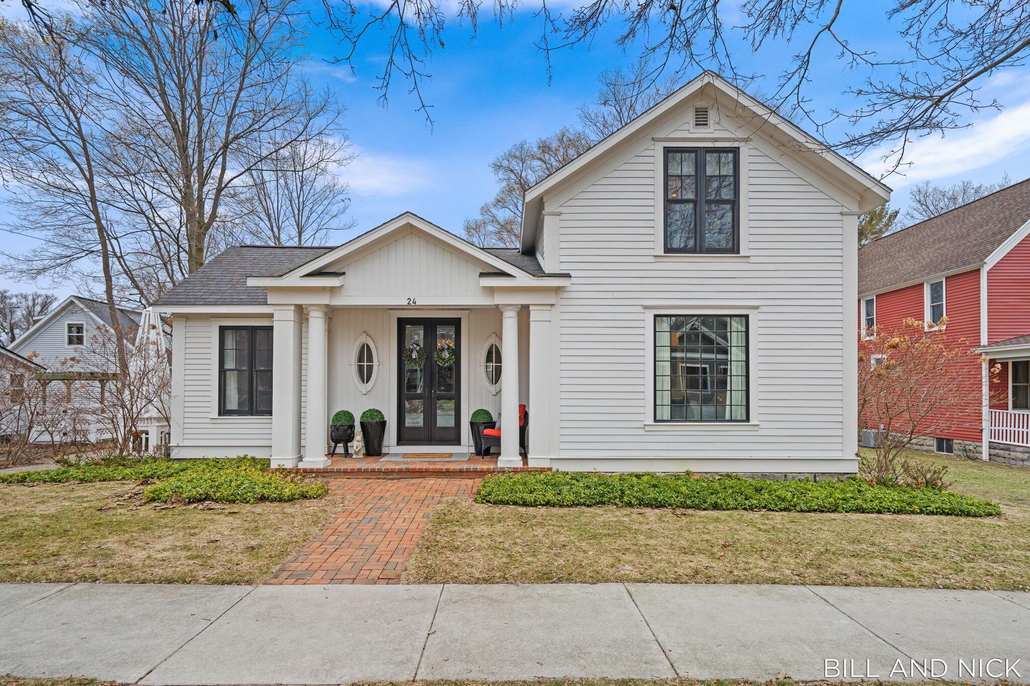 Image 1: Welcome home in downtown Douglas