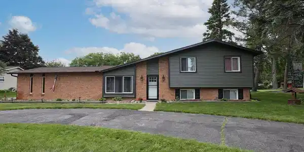 102 INDIAN KNOLLS Street