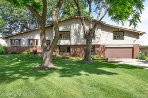 5071 SURFWOOD Drive
