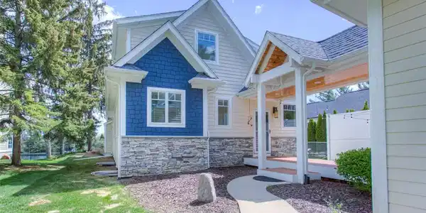 895 CENTRAL Drive