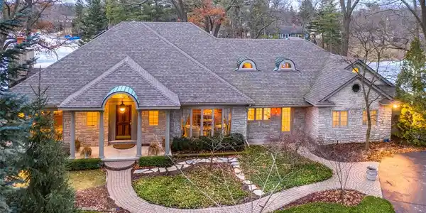 1101 NAKOMIS Trail