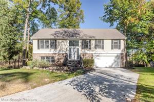 1379 WATERSIDE Court